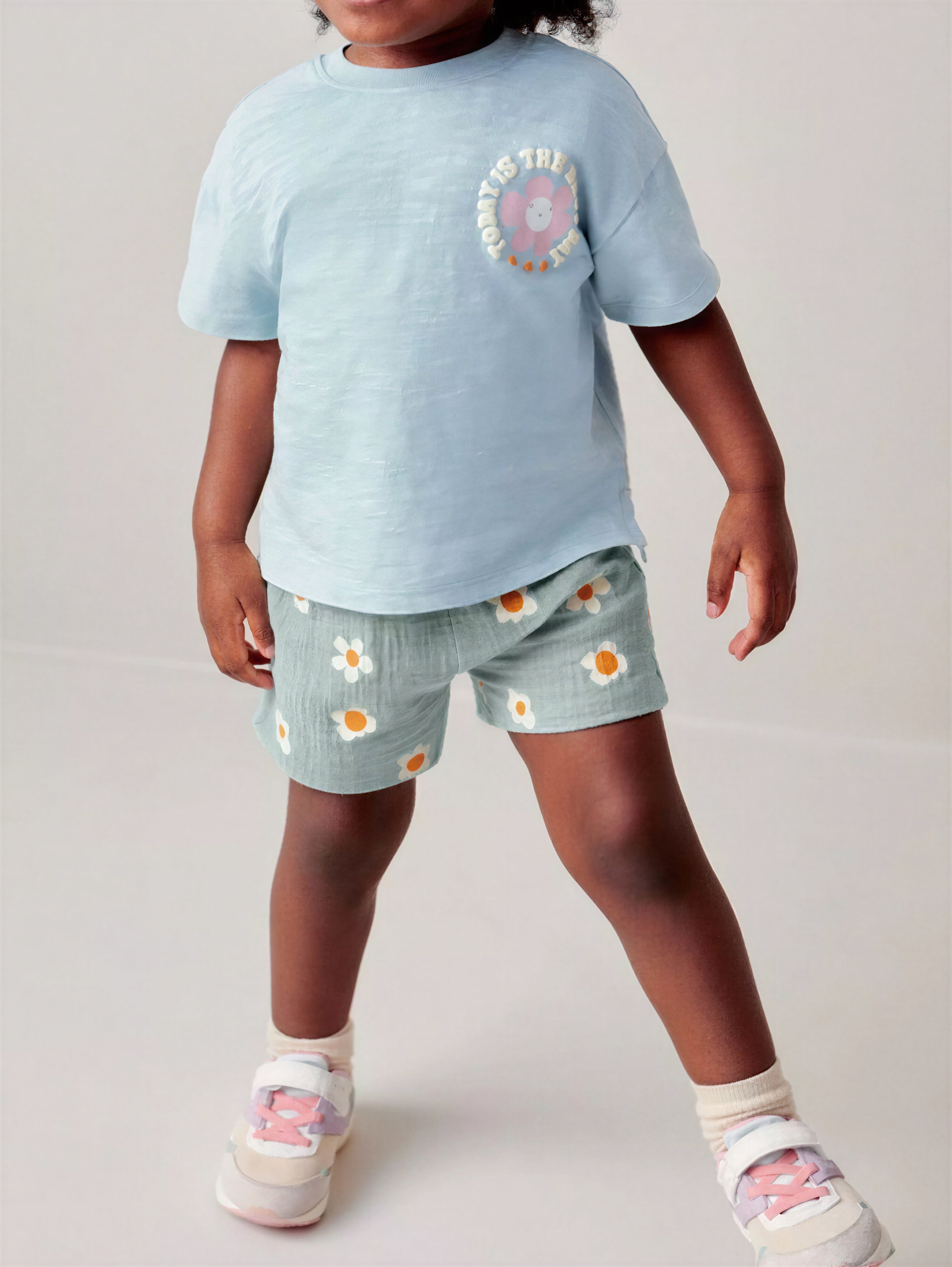 Daisy T-Shirt and Shorts Set